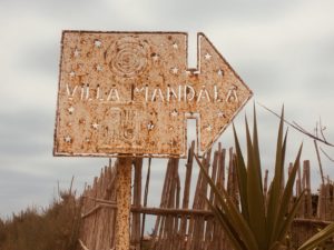 Sign pointing to Villa Mandala
